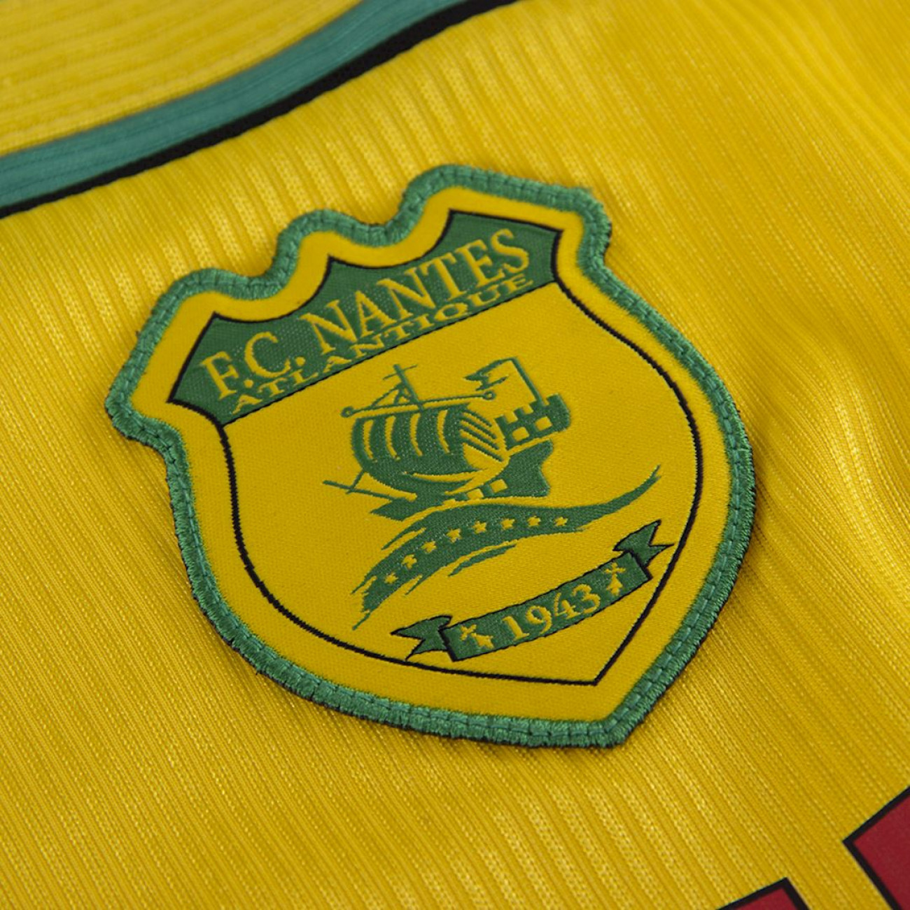 FC Nantes/SCO Angers : une écharpe pour fêter le 2000ᵉ match